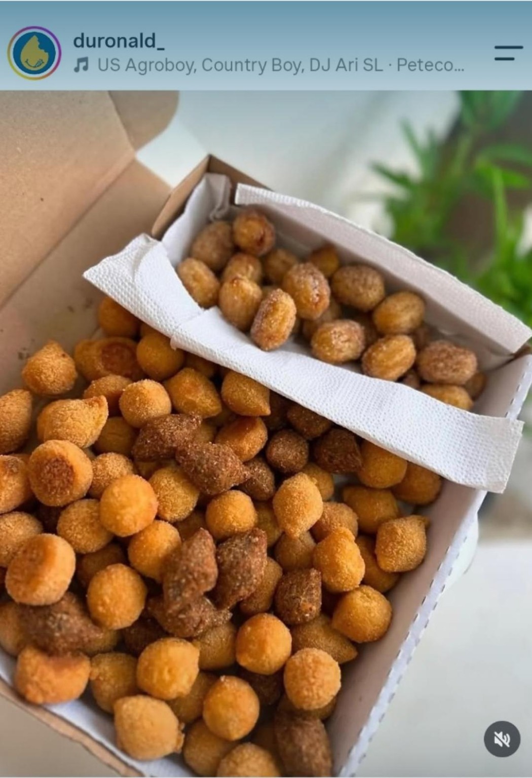 Caixinha com mini salgados variados da DuRonald